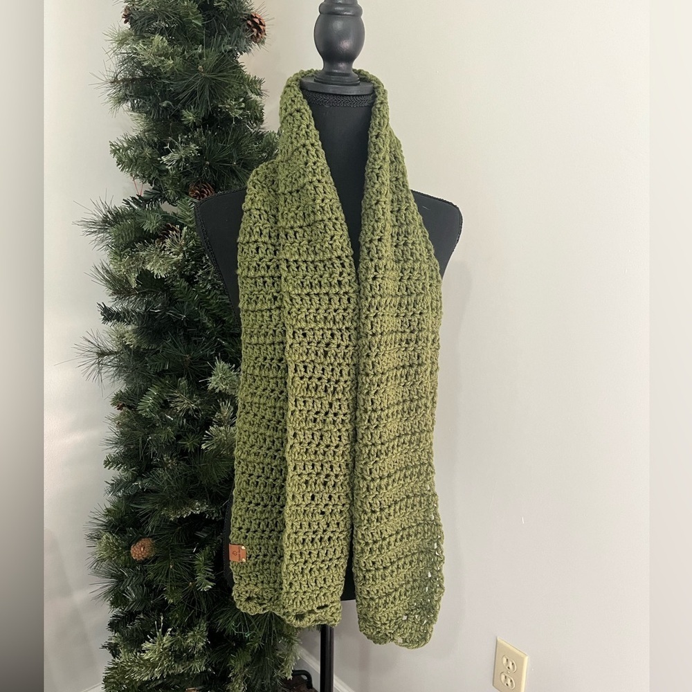 NWT Hunter Green Scarf, Extra Wide, Extra Long.